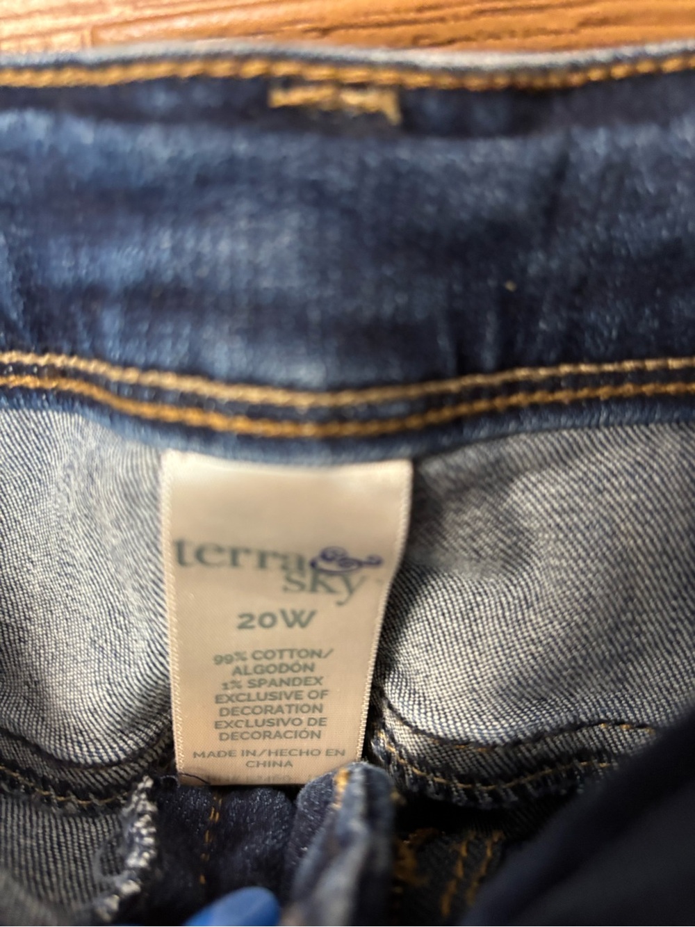 EMBROIDERED DENIM CAPRIS - Picture 4 of 4